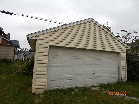 3rd image of 1423 Roslyn Ave SW