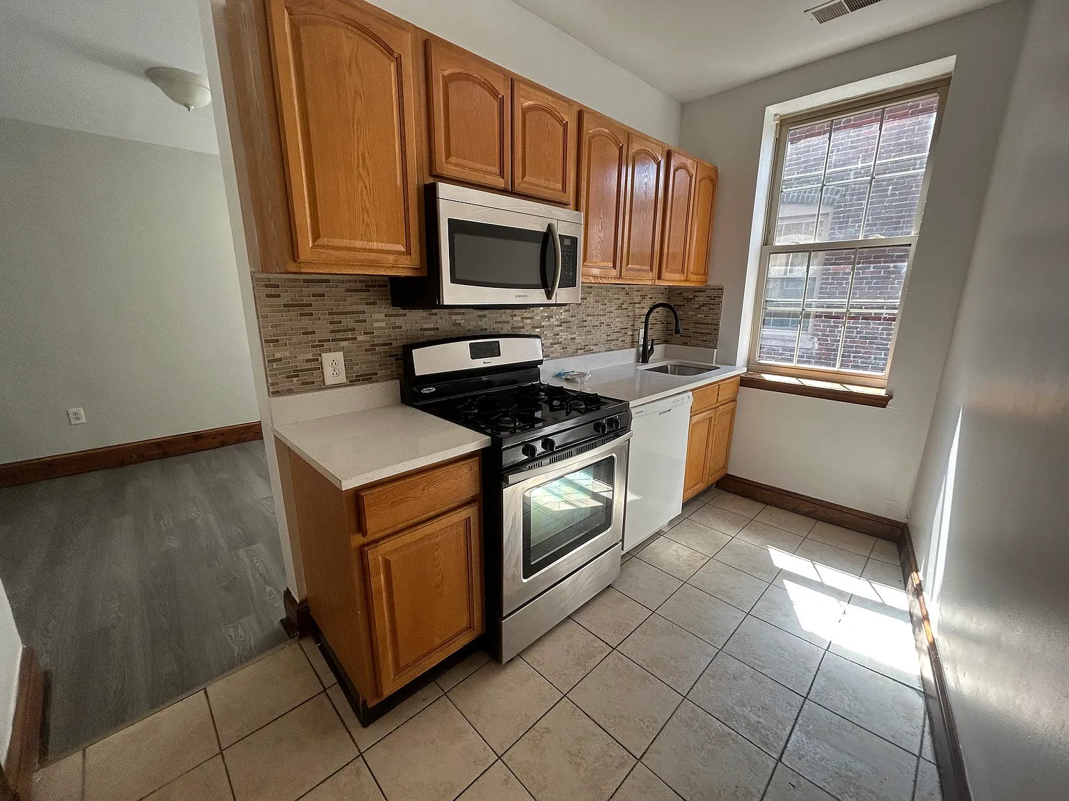 1 bed, $990 — Photo 1
