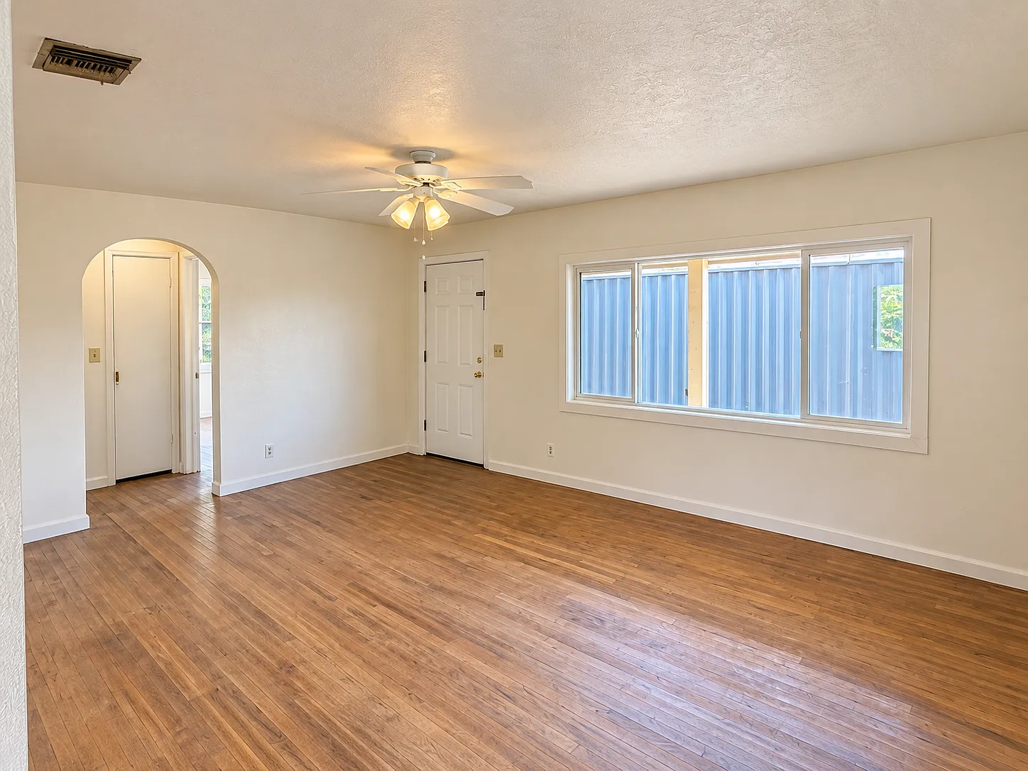 2 bed, 1102 sqft, $2,095 — Photo 3