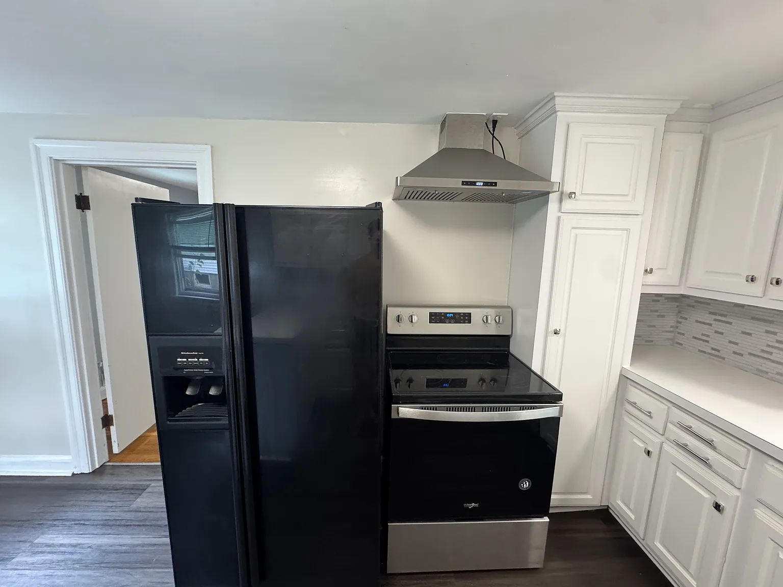 3 bed, 2.5 bath, 2490 sqft, $4,700 — Photo 3