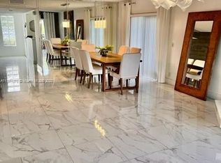 360 Racquet Club Rd APT 101, Weston, FL 33326