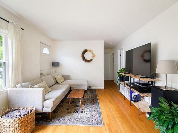 2nd image of 42 Hardy Avenue