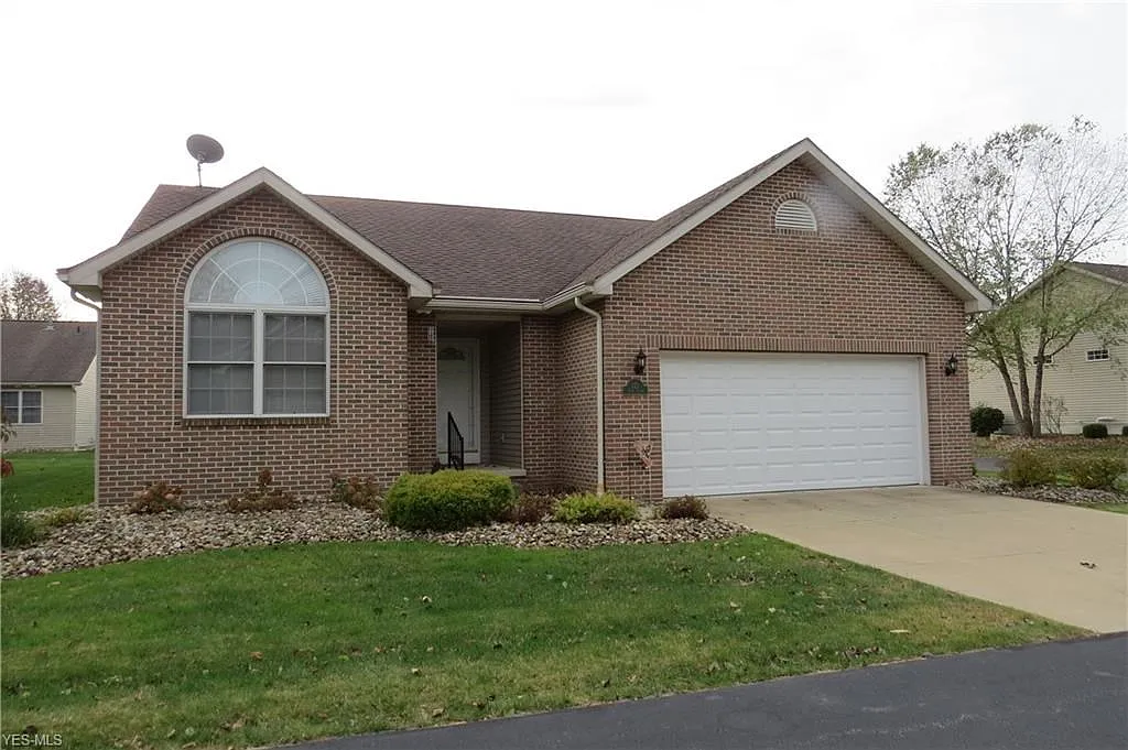 121 Royal Troon Dr SE photo 1
