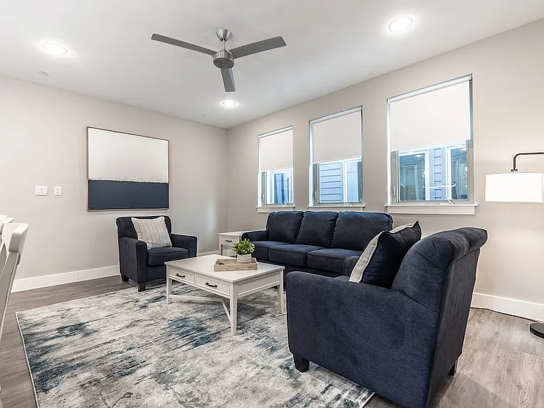1112 Galveston Ave #4 — Photo 7