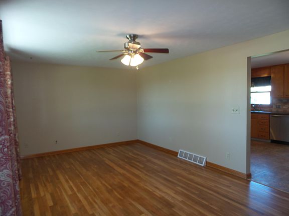 5th image of 310 Hopkins Dr