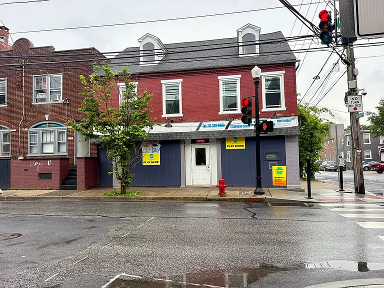 568 Manor St — Photo 12