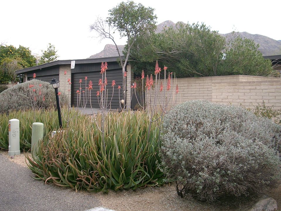 Front view of property