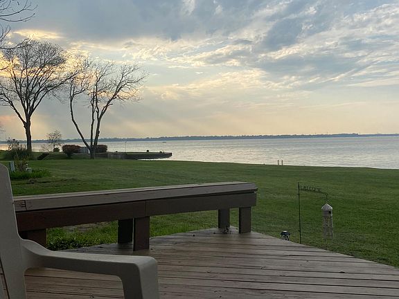 2nd image of 3401 Lakeside Dr