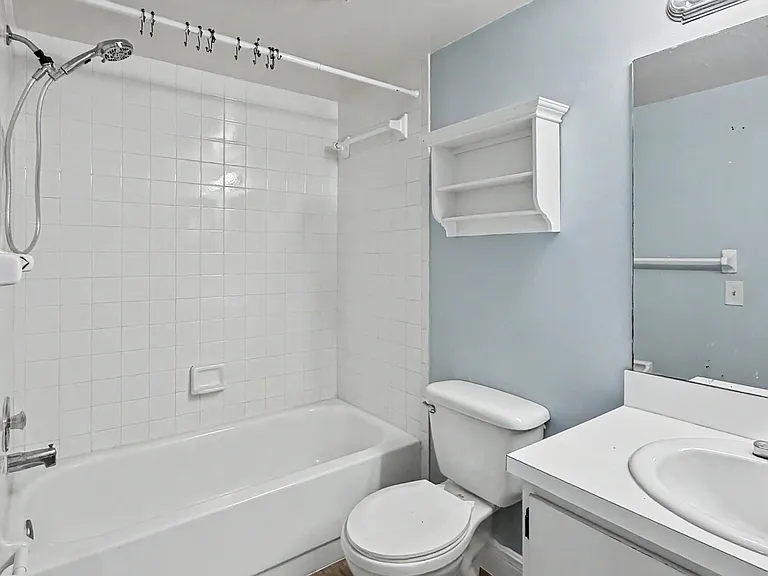 330 Palmwood Pl #210 — Photo 8