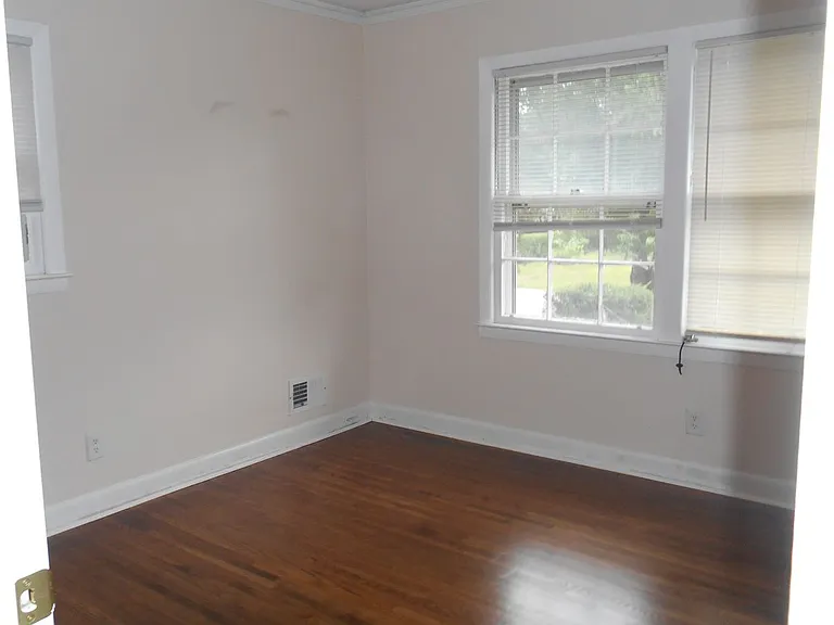 1618 Carousel Cir — Photo 6