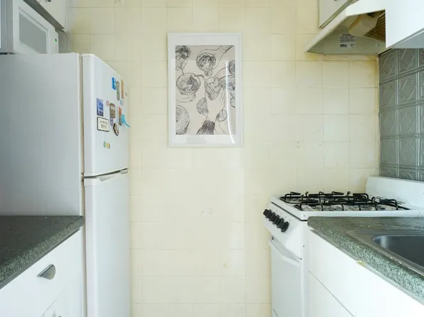 150 East 37th Street 7B image 2 of 4