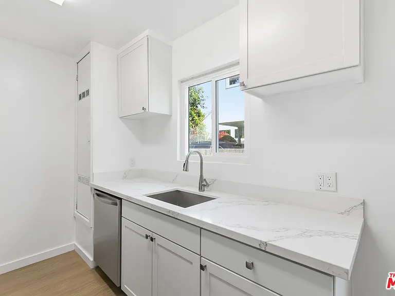 4921 Coldwater Canyon Ave #3 — Photo 8