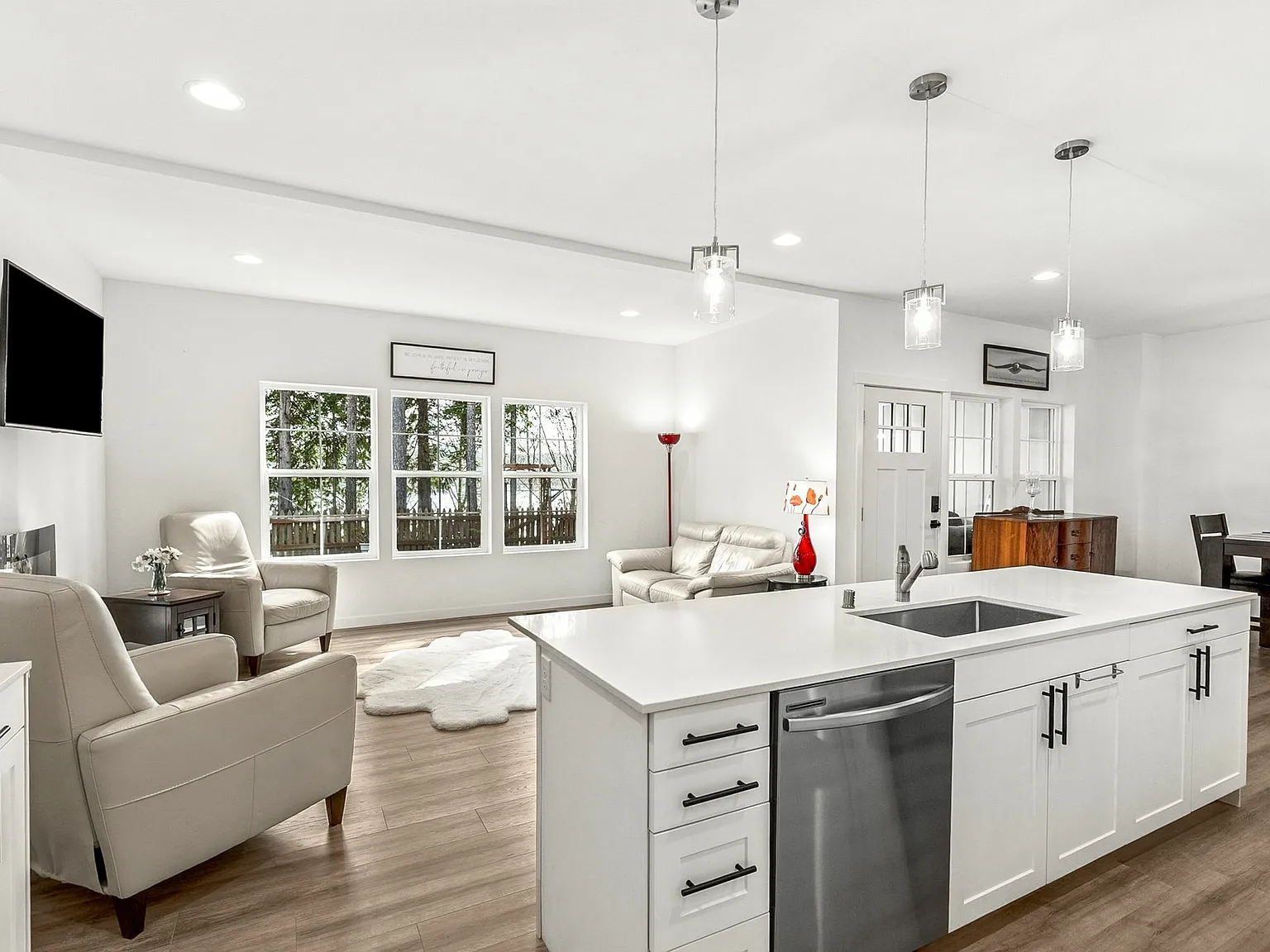 3 bed, 2.5 bath, 1810 sqft, $2,500 — Photo 2
