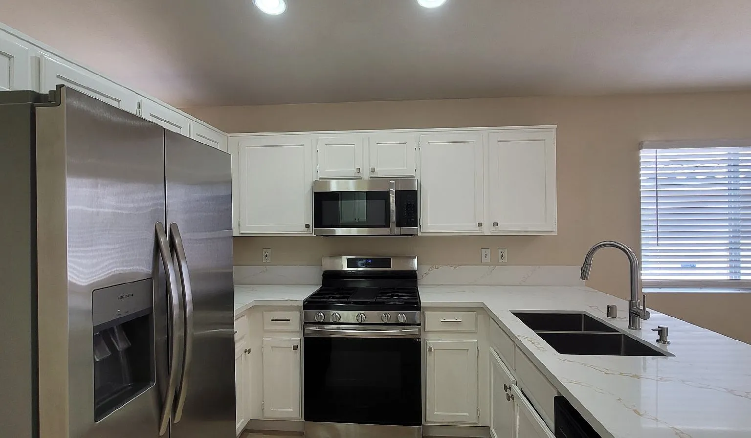 9013 Crooked Shell Ave - 3 Bed 2 Bath 1305 SQFT — Photo 4