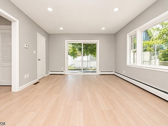4th image of 140 Francisco Ave