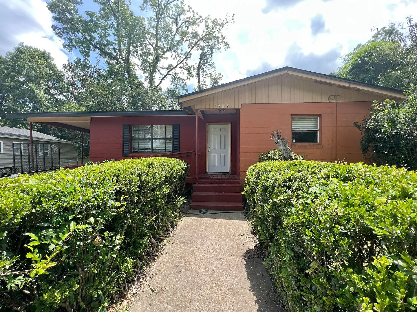 1219 Hernando Drive — Photo 2