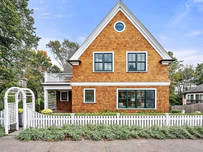 3 Arbella St, Manchester, MA, 01944
