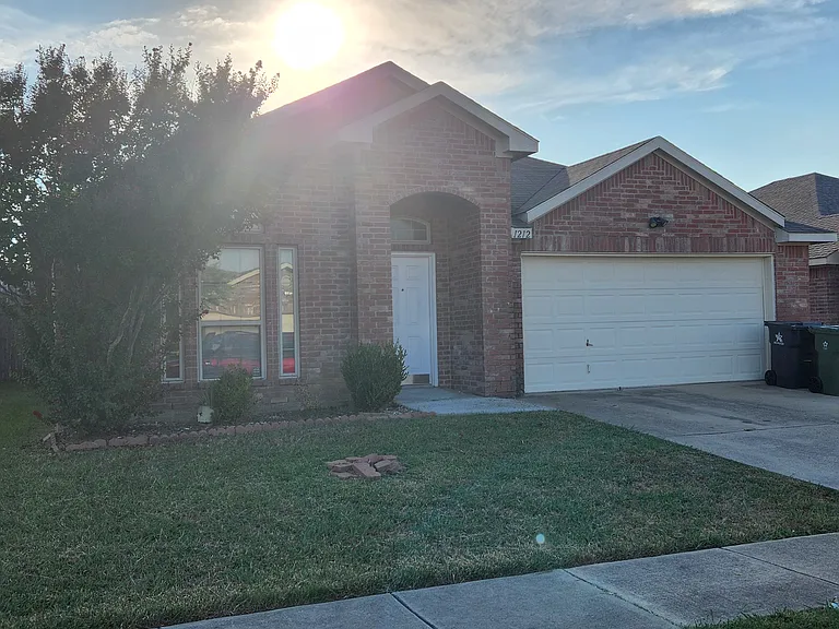 1212 Ruthella Dr — Photo 2
