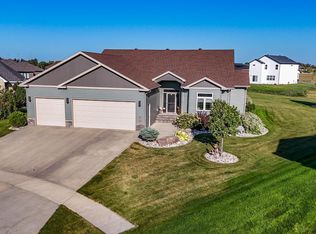 813 Birdie Ct, Mapleton, ND 58059