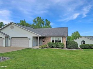 816 Shadow Bluff Dr, Galena, IL 61036