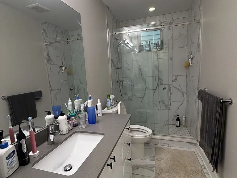 304 Elmgrove Ave #B — Photo 7