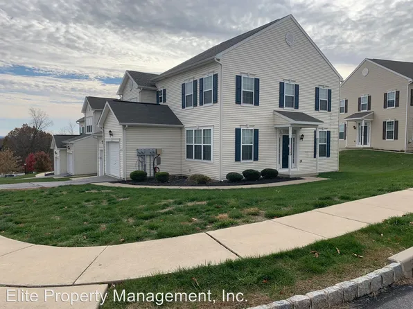2237 Live Oak Ln, York, PA 17406