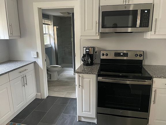 4th image of 42 Spring Glen Rd