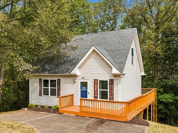2nd image of 941 Applegrove Cir