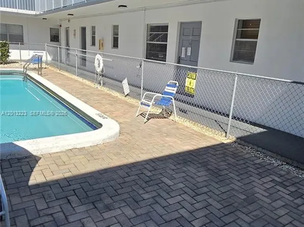 30 SE 4th Ave APT 115, Hallandale, FL 33009