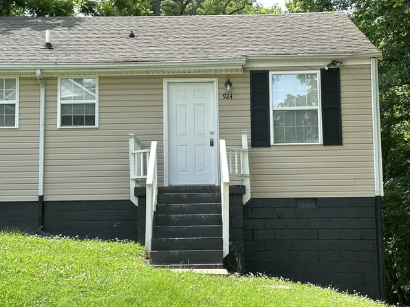 924 Woody Hills Dr, Clarksville, TN 37040