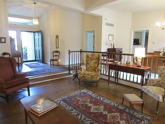4th image of 2944 Tabor Oaks Ln