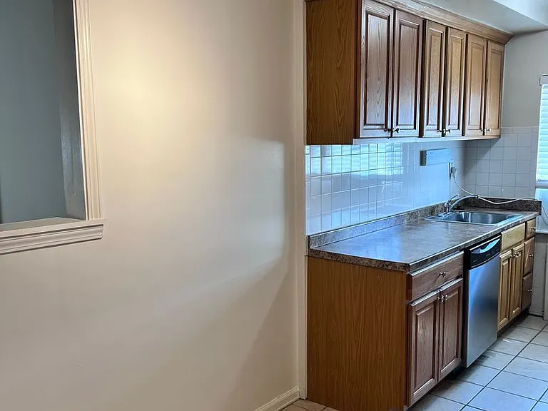 2750 Linshaw — Photo 11