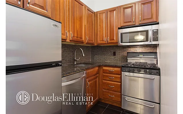 Rented by Douglas Elliman | media 19