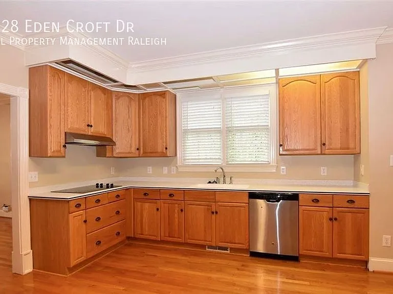 3528 Eden Croft Dr — Photo 8