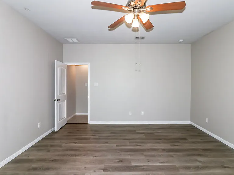 407 Ashley Falls Ln — Photo 9