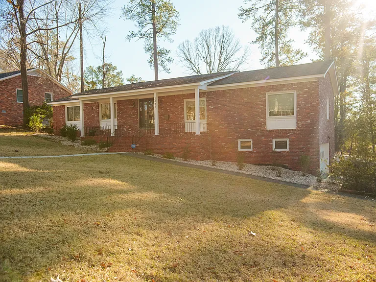 2423 Merry Wood Rd — Photo 29
