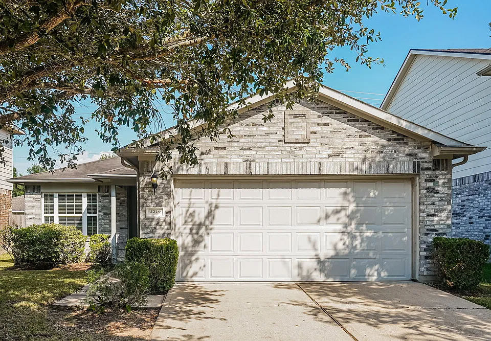 2219 Diamond Crest Dr