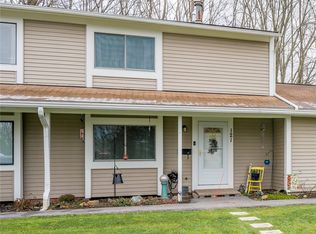 121 Norwich Dr, Rochester, NY 14624
