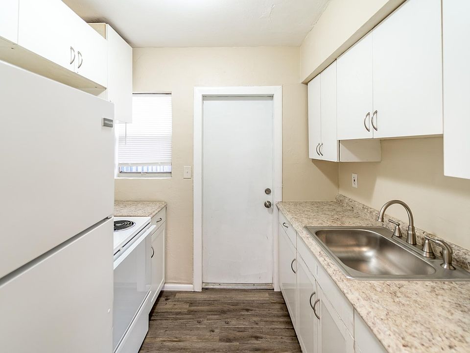1st image of 529 NE 2nd Ave #529