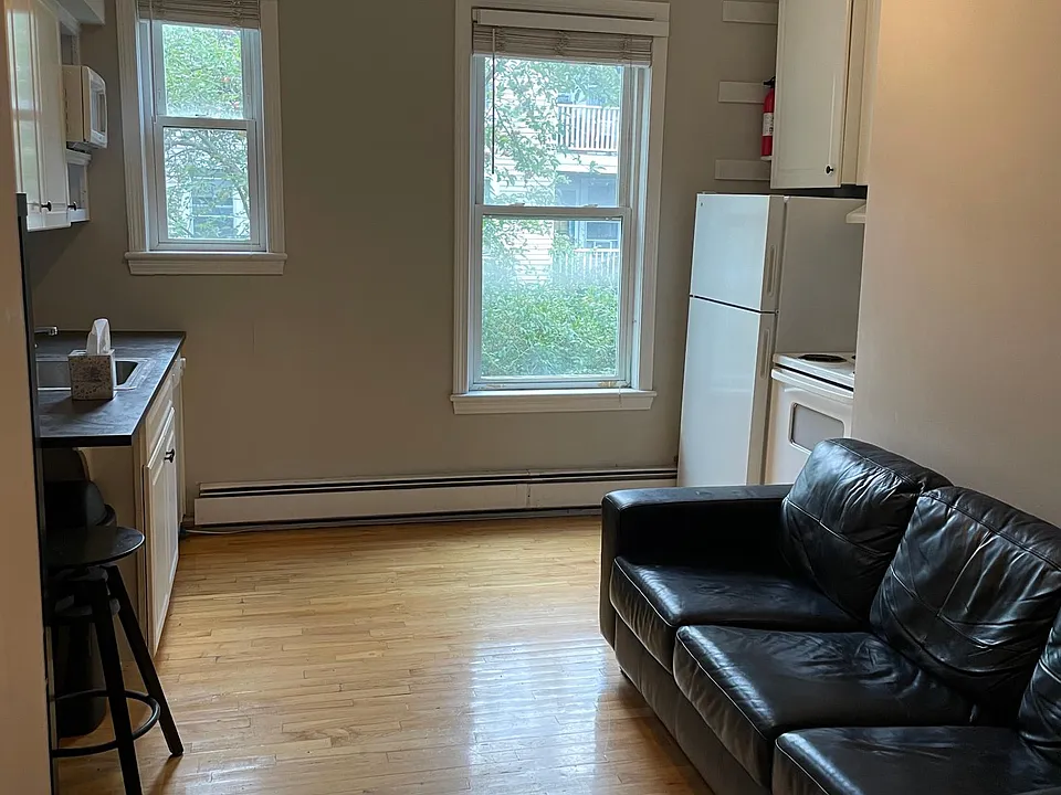518 Putnam Ave #3