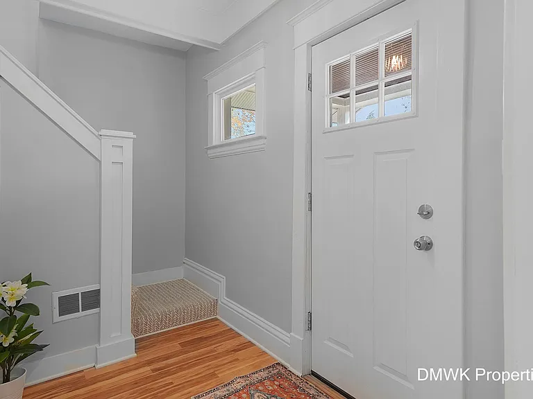 1347 Union Ave NE — Photo 2