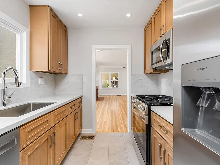 553 N. Pine St. — Photo 8