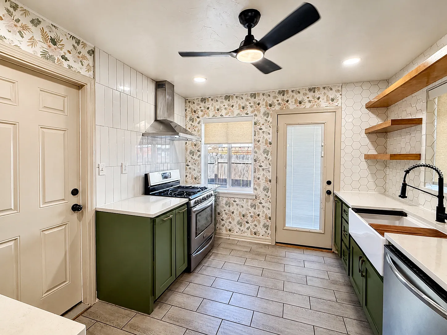 2 bed, 1.0 bath, 955 sqft, $1,400 — Photo 2