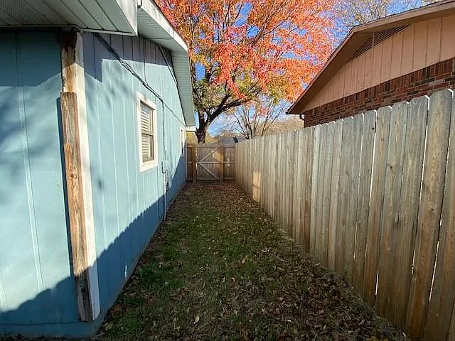 2 bed, 950 sqft, $1,300 — Photo 2