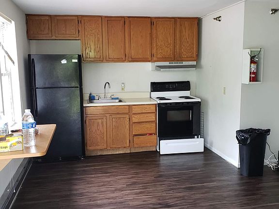 4th image of 133 Wood St APT B