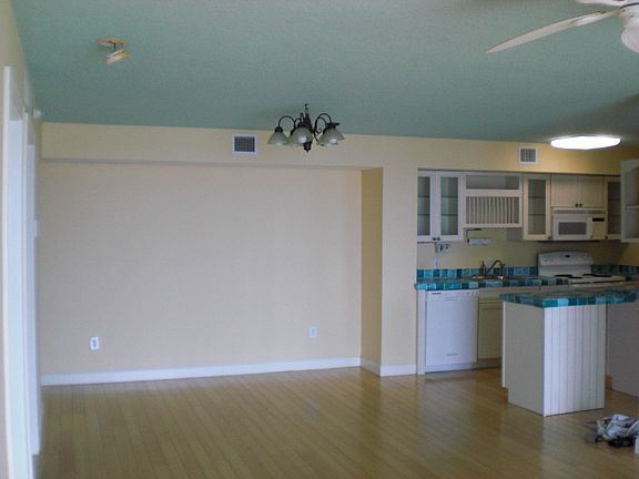 5th image of 180 Yacht Club Drive Unit 204