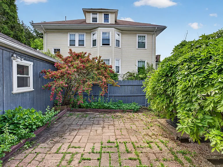 190 Kendrick Ave — Photo 23