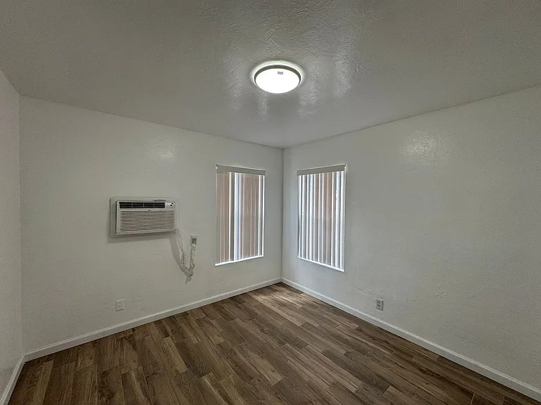 313-315 Beardsley Ave — Photo 4