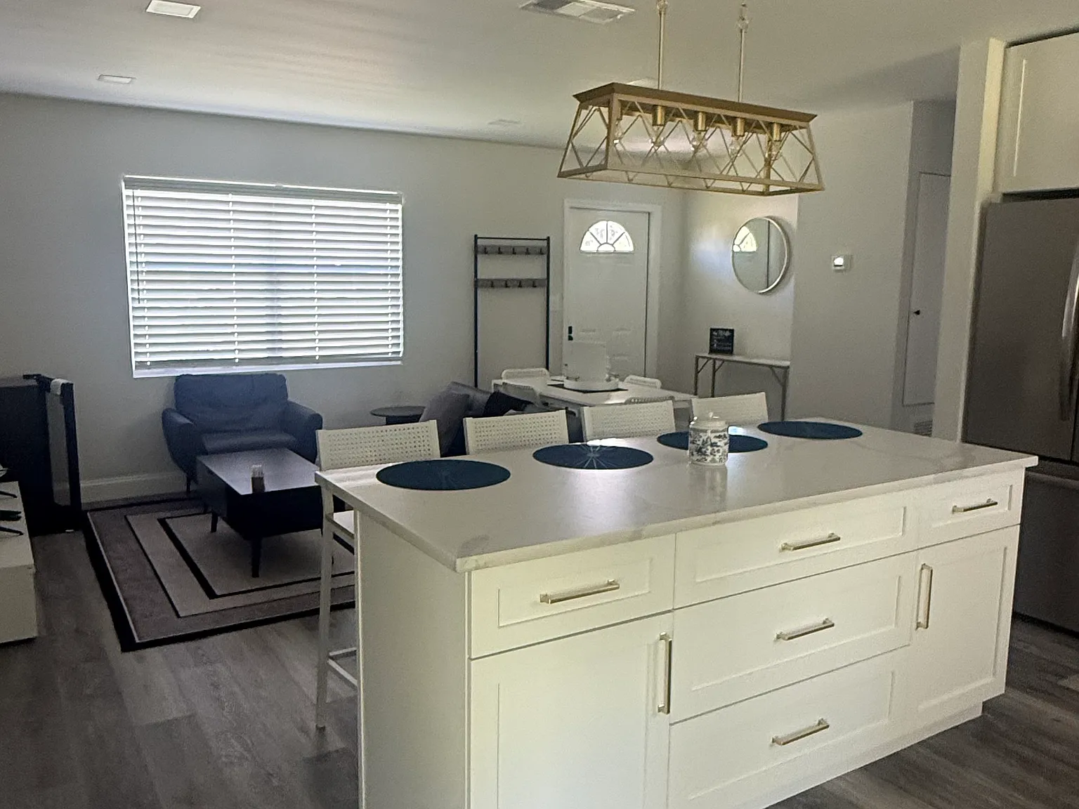 3 bed, 1152 sqft, $1,695 — Photo 3
