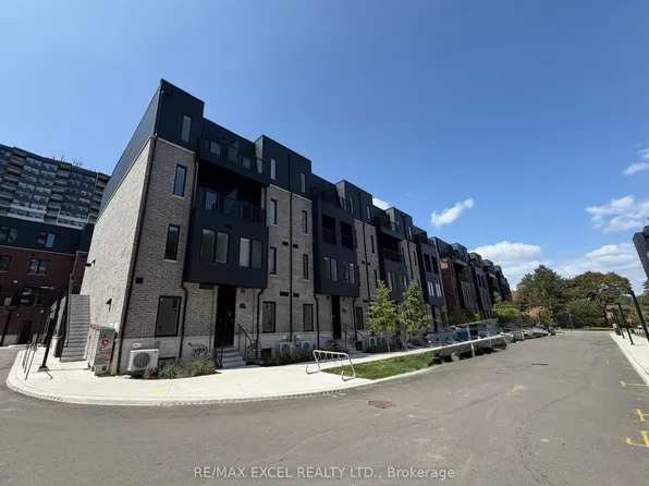 30 Calamint Ln #37, Richmond Hill, ON L4E 1C3